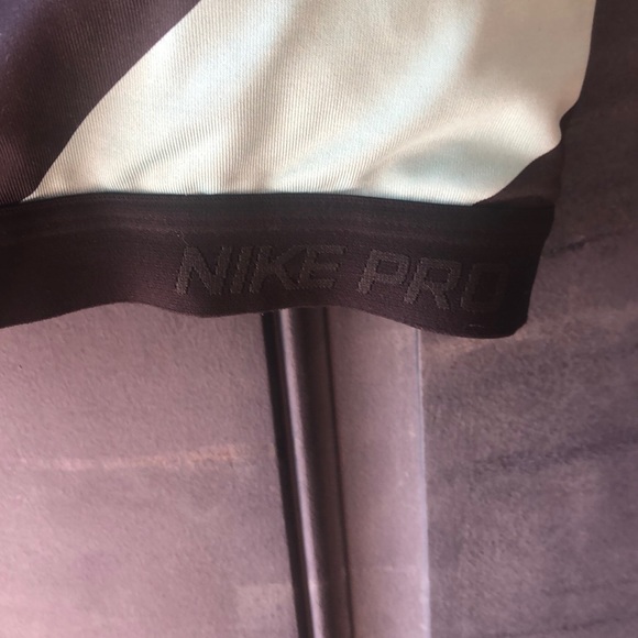 Nike sports Bra Medium - Picture 2 of 4